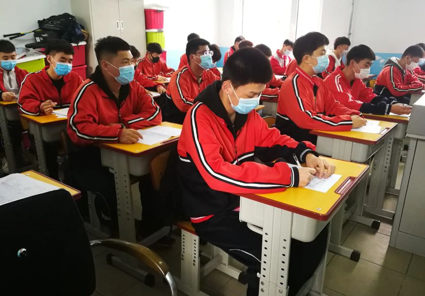 招聘|新能源汽车行业飞速发展，初中毕业学新能源汽车技术，未来差不了