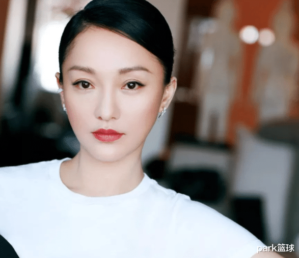 周迅|48岁的周迅用土灶台炒菜手法娴熟常菜接地气