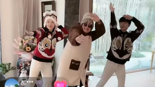 张兰|三个细节说明张兰在直播带货界能够长久立足，张兰的反应力，真的不亚于年轻人