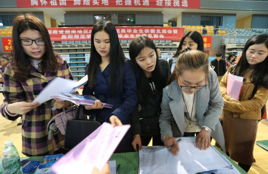 公费师范生|上学不收费毕业包分配,公费师范生好处多多,为何却不受考生青睐