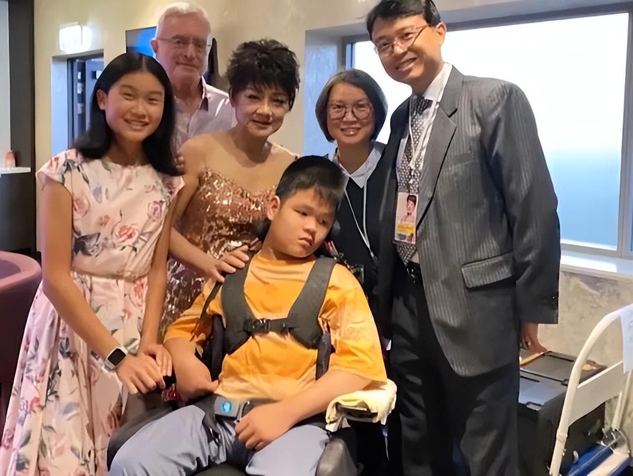 高胜美|90年代红的快“消失”得也快的10位歌手，都是歌坛巨星，1人早逝