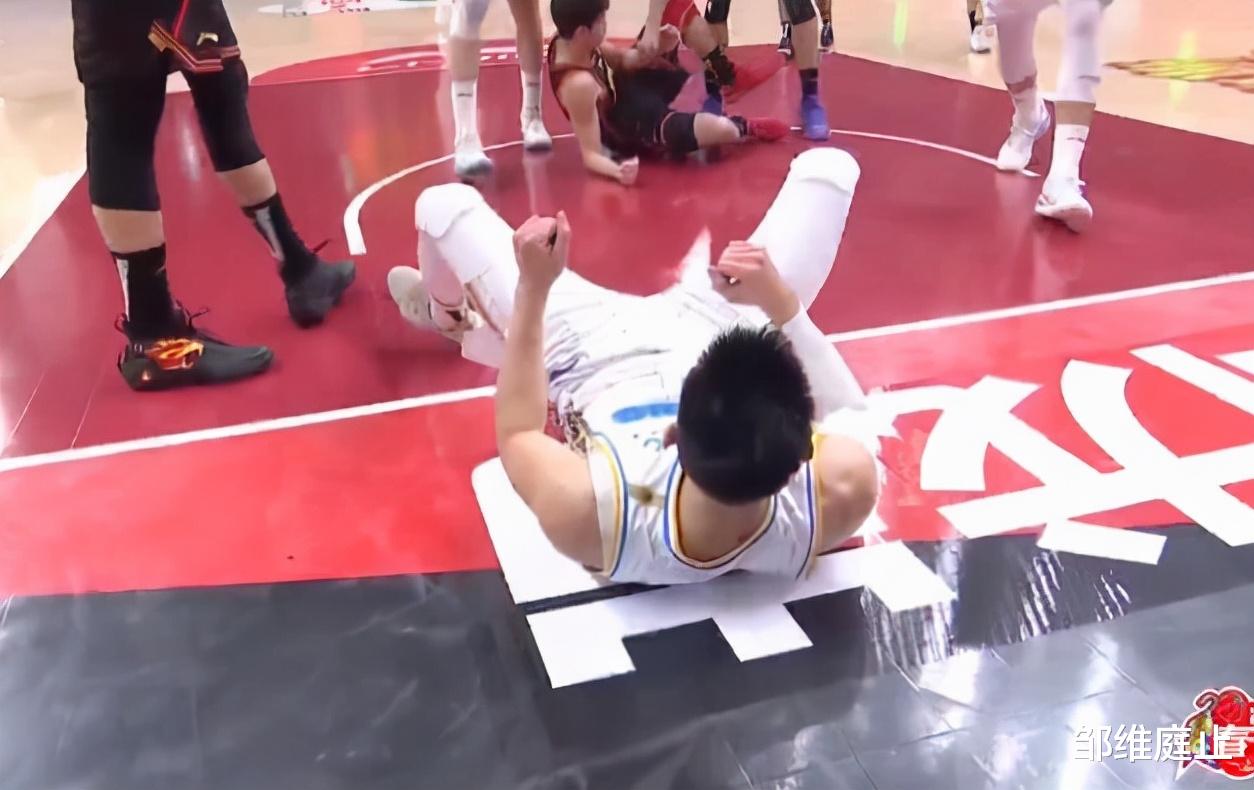林书豪|布克强势反弹！北京队三连胜被终结！林书豪不被信任，成不了关键先生！