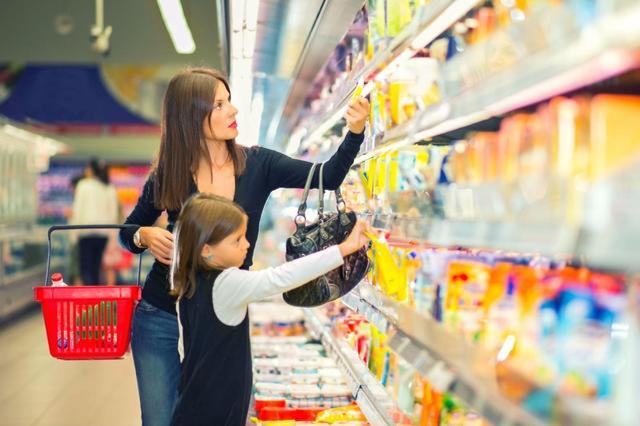 建议大家:逛超市碰到这4样“便宜货”,多囤点,个个都有真本事