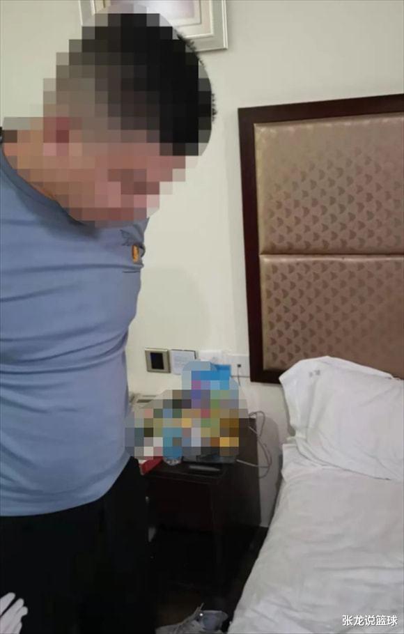 四川一男女网友奔现,第一次见面发生关系,丝袜内衣凌乱,场面芬芳