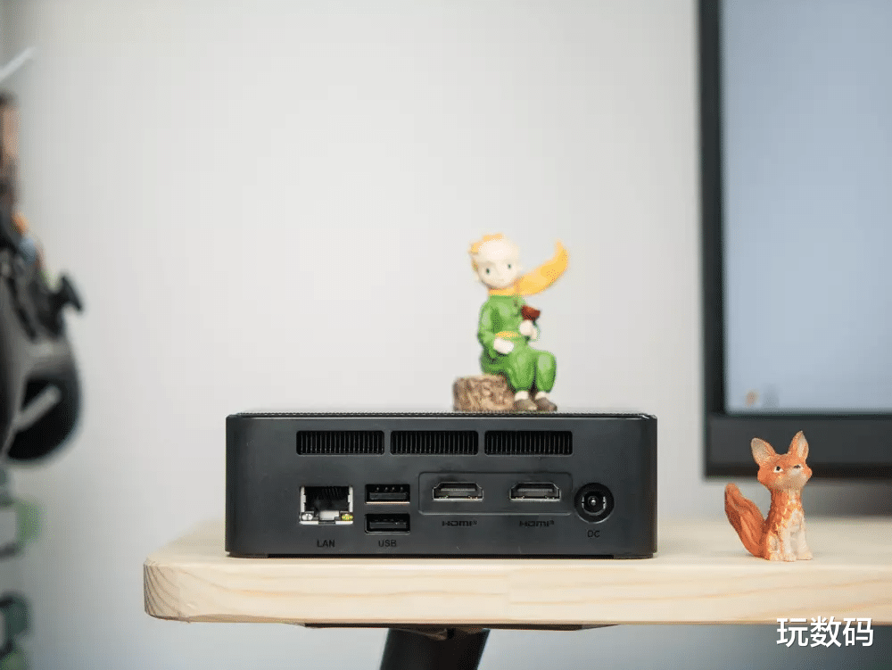 跑分|可以装进口袋的电脑，不到2K跑分超71万，迷你主机真的能行？