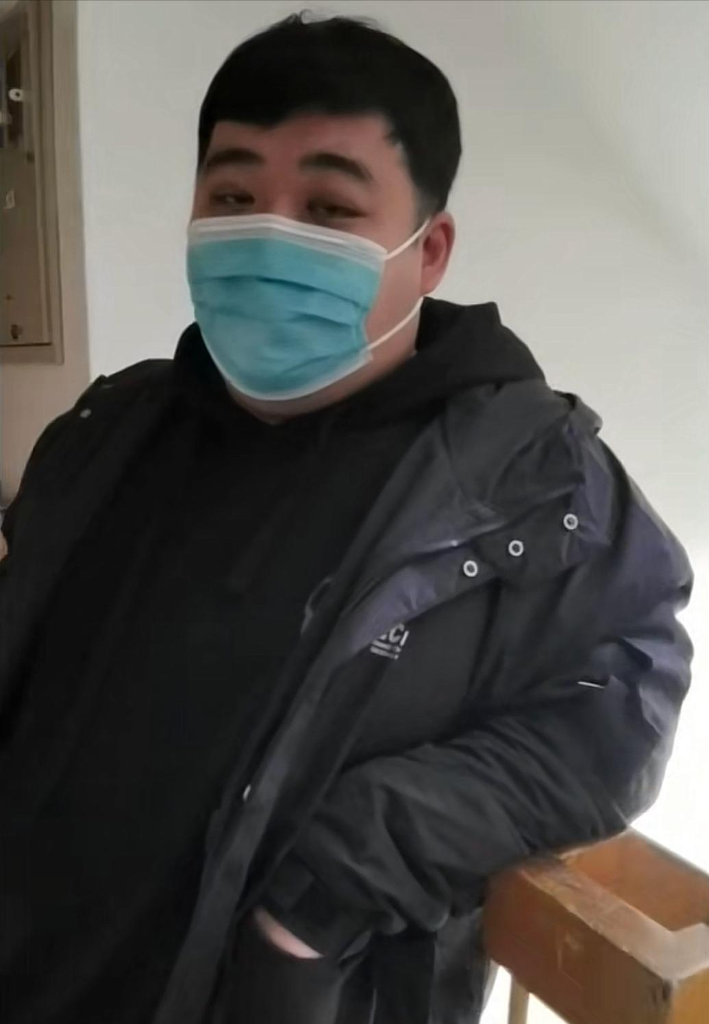 20年老法官被安装门磁，与工作人员展开教科书式对话，维权成功