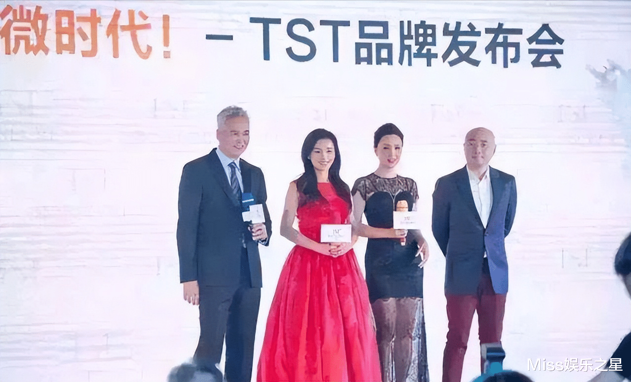 张庭|曝林瑞阳夫妇返台逛商场，张庭身穿名牌刷黑卡，头顶现斑秃和白发