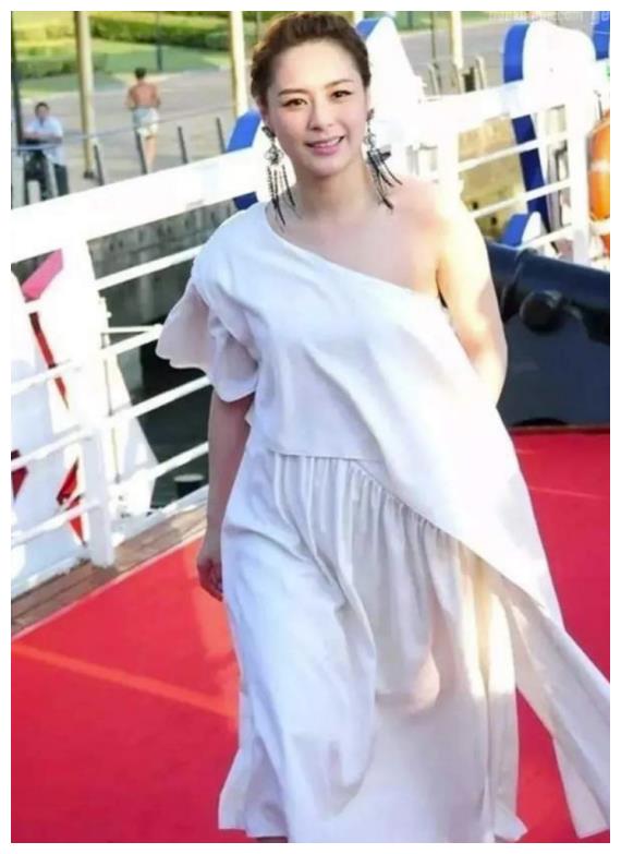身材“配不上”脸的8位女星，个个貌若天仙，身材却一言难尽