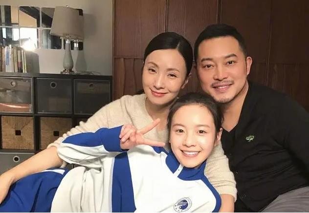 李庚希|背景强大的李庚希，依仗父亲搭上徐静蕾走红，后因乱扔烟头人设崩塌