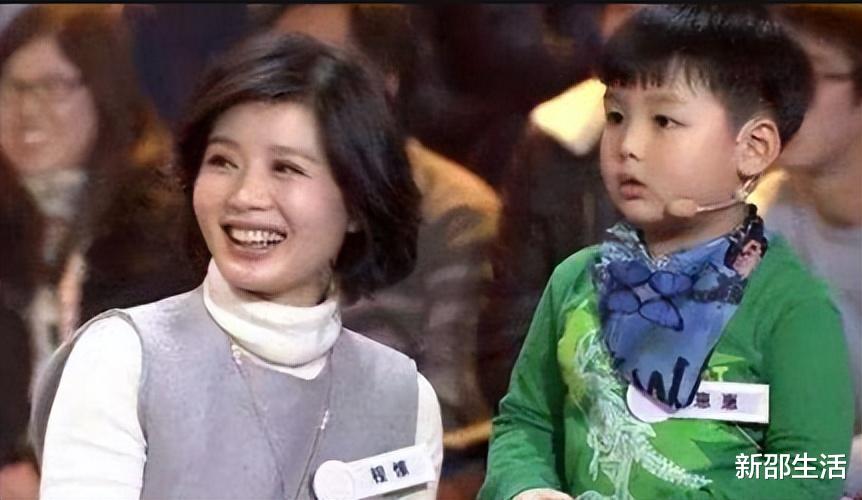 程愫|程愫: 花21年捧红丈夫却被抛弃, 离婚后抱着儿子痛哭, 今逆袭成院长