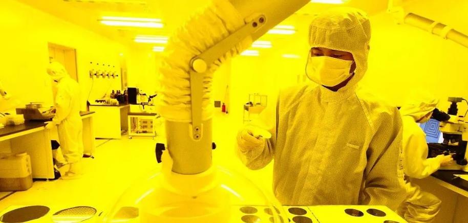 光刻胶|获华为3亿投资，拿下全球80%专利，徐州博康打破日本光刻胶垄断