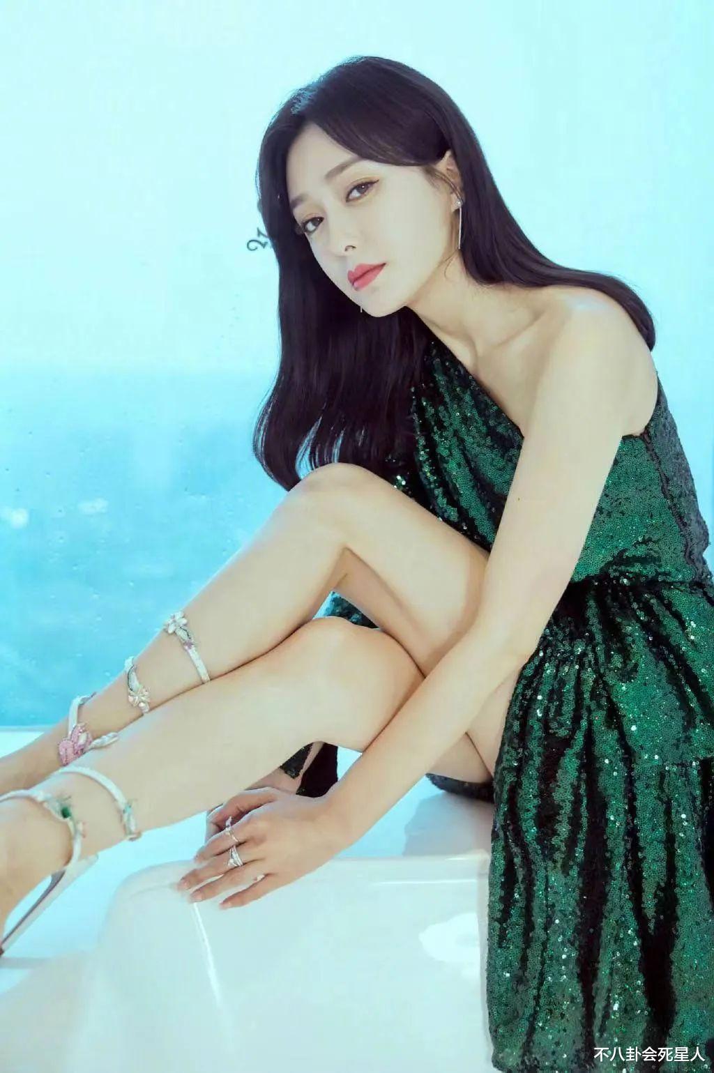 黑亚当|43岁的秦岚，终于不“装”了