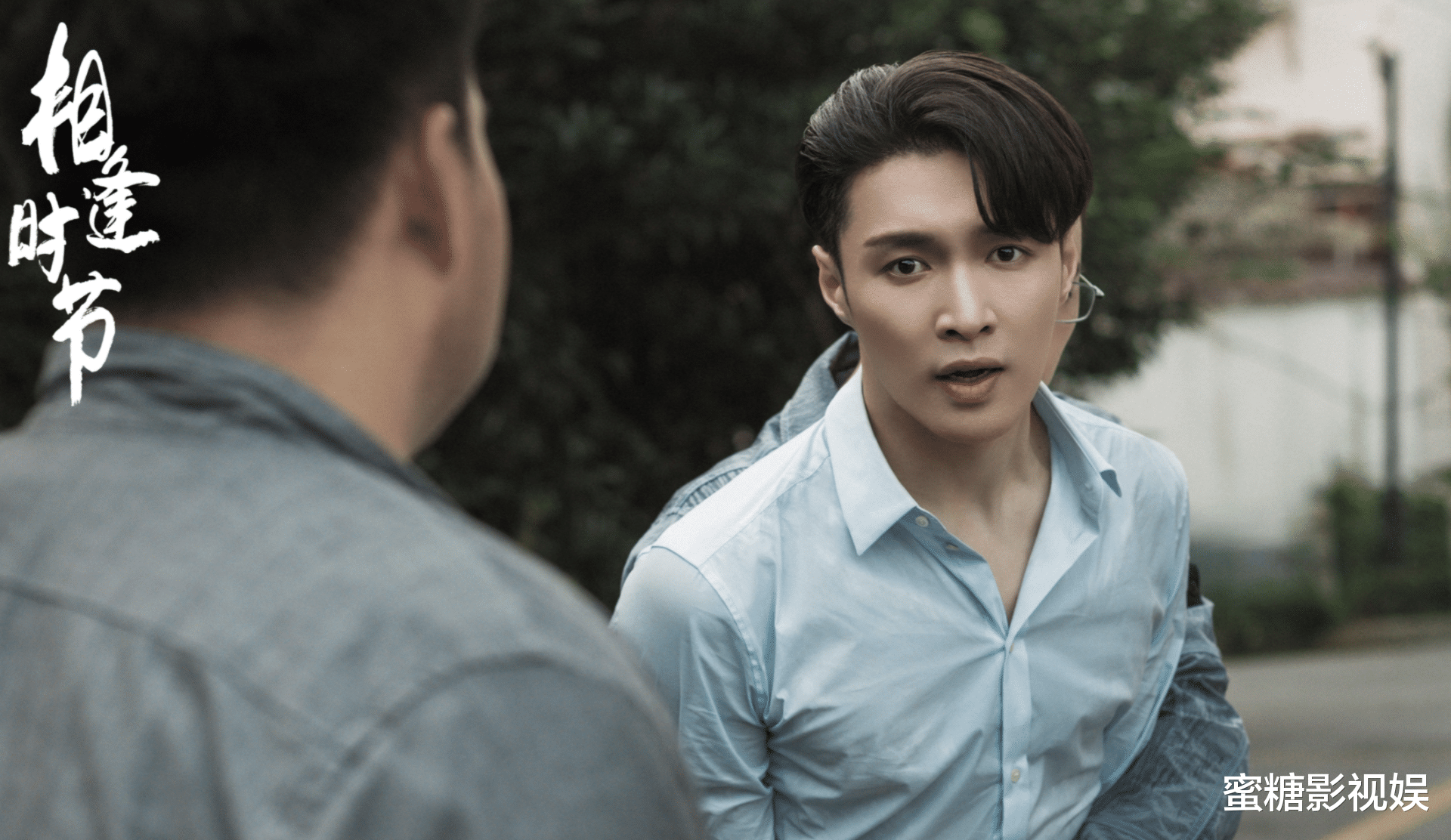 张艺兴|张艺兴资源太好了吧？新剧未播先火？花絮中教袁泉比心甜齁人