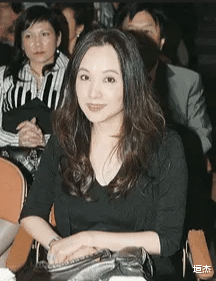 霍英东|霍英东二儿媳: 与霍震寰相恋10年不被认可, 一场车祸让她被霍家接纳