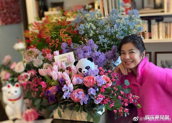 钟楚红|曾放话：此s不靠医美！钟楚红62岁生日照曝「零滤镜素颜状态」