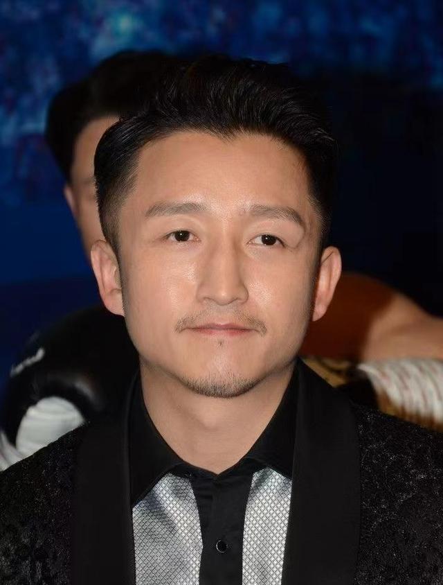 高跟鞋|一代“拳王”邹市明，退出体制走职业，打比赛赚了多少奖金？