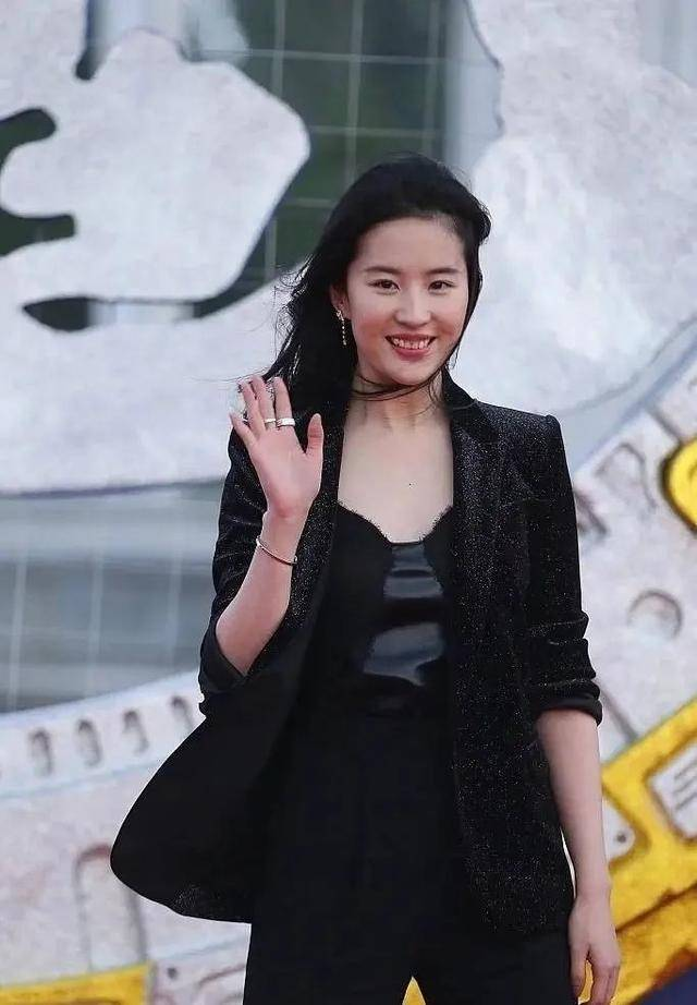 明星 明明长相惊艳，偏偏败给了一张丑嘴，这5位明星的嘴巴太不懂事