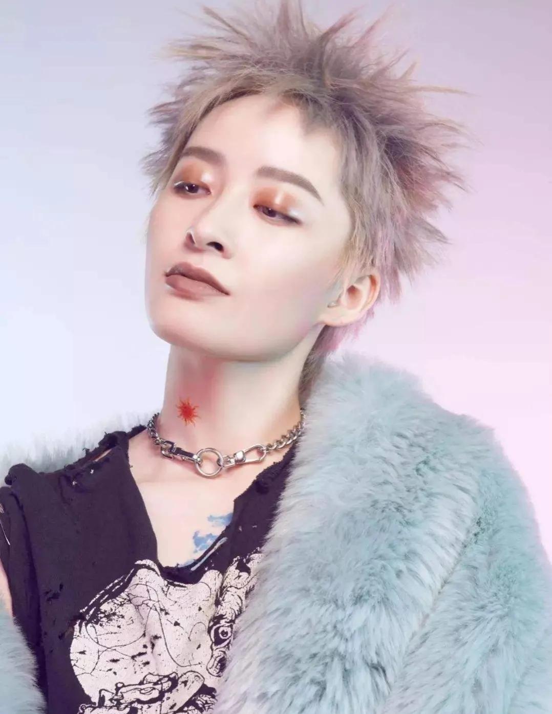 曾轶可|曾轶可翻车？3小时演唱会打碟超1小时，观众不满被割韭菜齐喊退钱