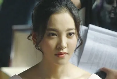 胡歌|胡歌的“女朋友”因为衣着暴露而被赶下台