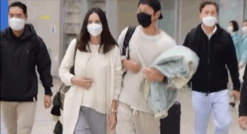 宋仲基|宋仲基英国女友曝光，长相清秀身高相当，朋友介绍已交往1年多