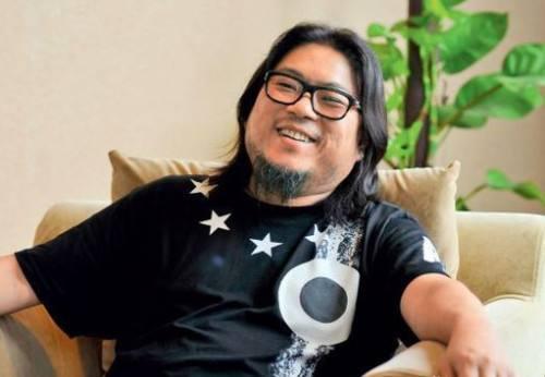 高晓松|萨顶顶的《万物生》是高晓松花20分钟啃着鸭头写的，也是唯一入选格莱美的歌曲