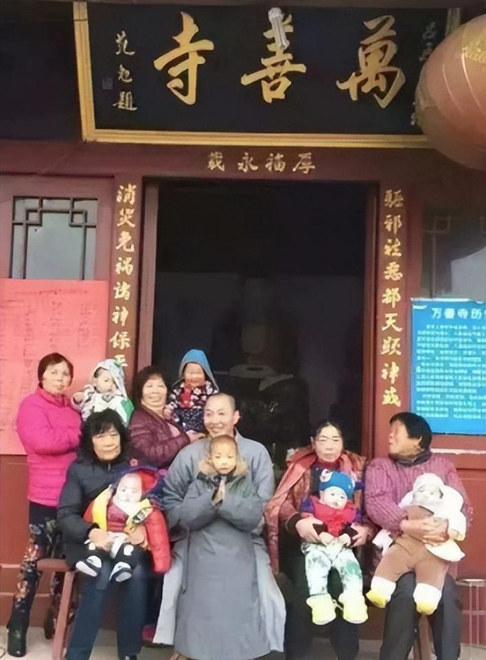 他10年帮助300多个女人生孩子,散尽万贯家财,却被取消出家资格