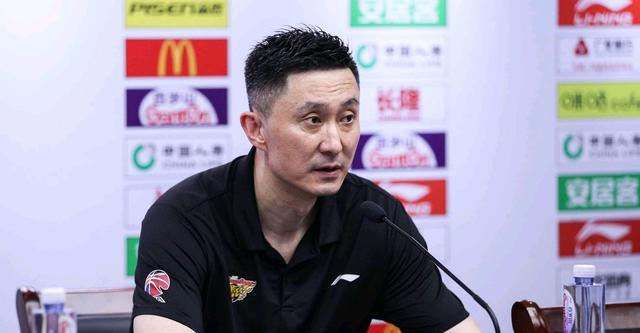 廣東男籃|杜鋒攤牌了！賽季目標(biāo)12強(qiáng) 盛贊徐杰力挺胡明軒 絕口不提墊腳事件