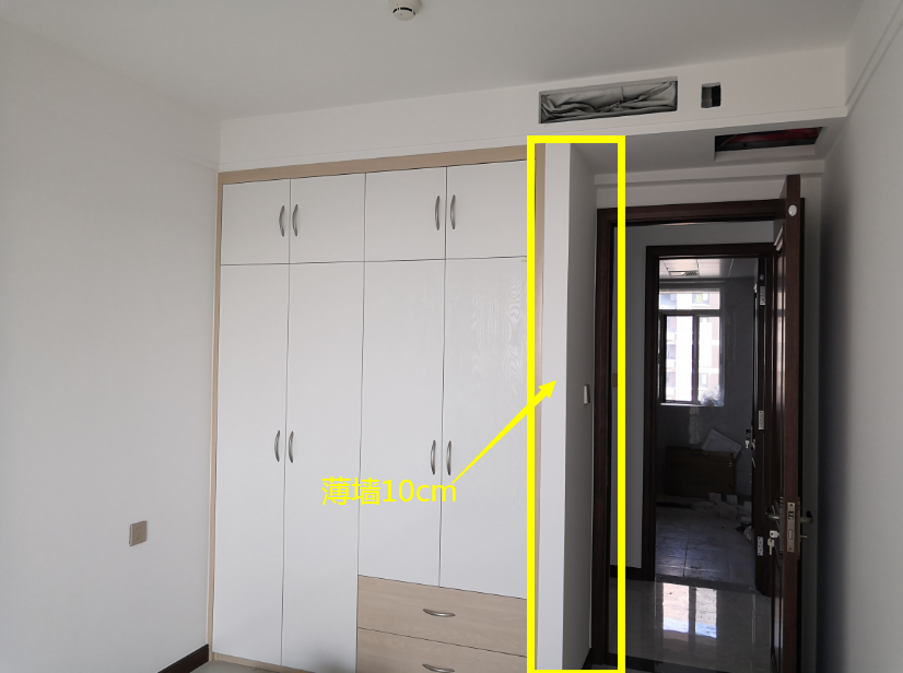 卧室无凹位怎么实现嵌入式衣柜?这样侧边砌10cm薄墙,美观又实用!