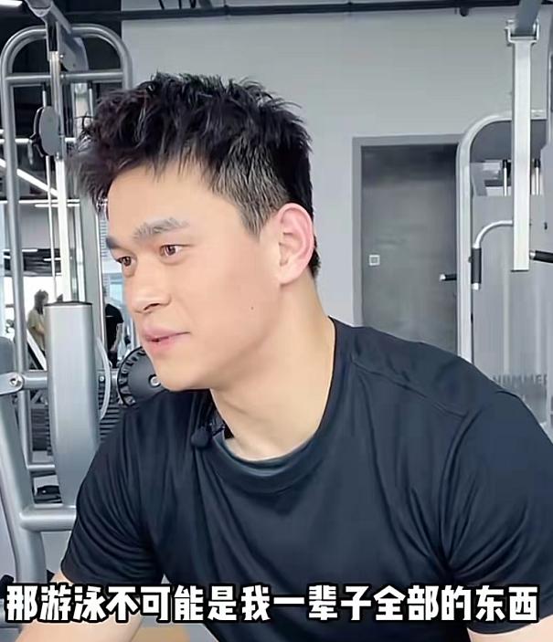 孙杨|孙杨回应不训练传闻，展示傲人麒麟臂，网友：直播带货的噱头