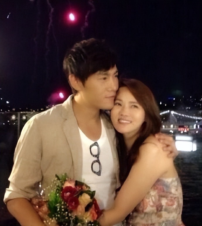 秦昊|秦昊遇伊能静那年就挣几万,送房子被拒!感慨媳妇太好祖坟冒烟了