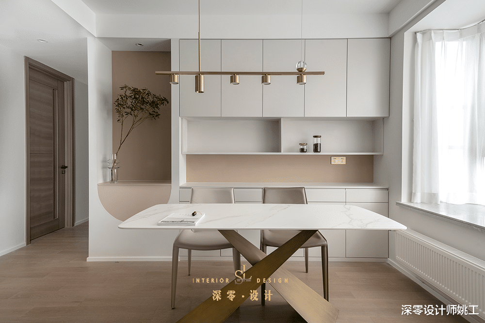 最容易让人忽视的餐边柜，放在过道，角落等地方，好看又好用