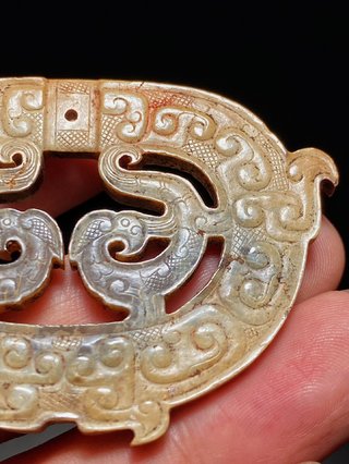 和田玉籽料|战国 和田玉籽料 沁色鸡骨白 螭凤 双凤珮 玉珮