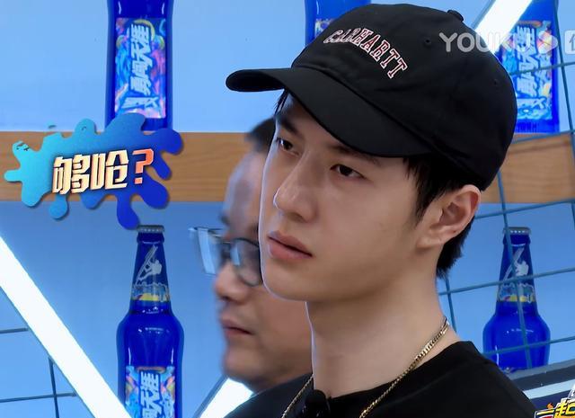 王一博|王一博两部电影要上映,黑粉异常活跃,自家粉丝却淡定自如