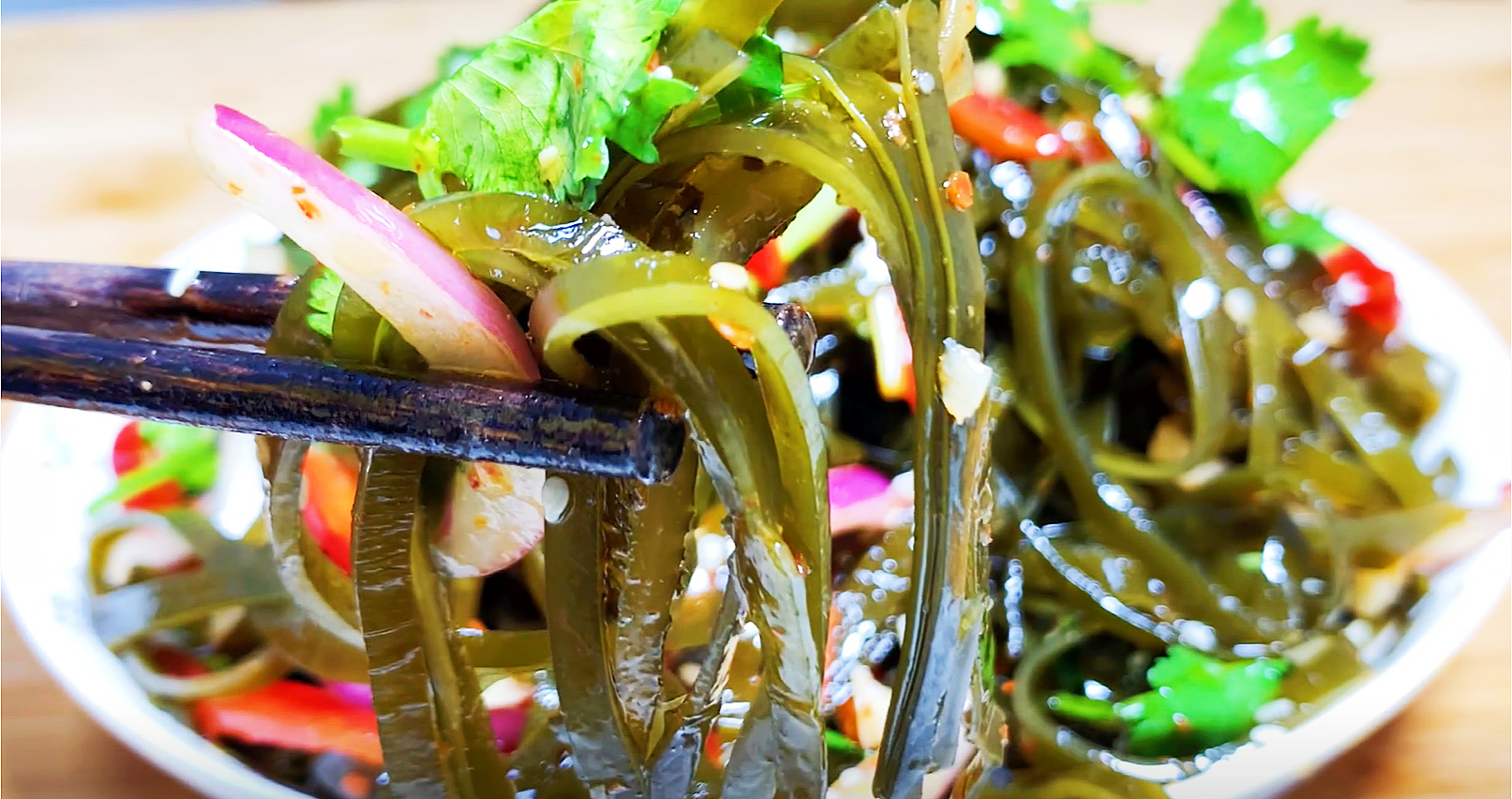 鸡蛋|女性进入更年期以后,建议常吃这8种食物,价格不高,人人吃得起