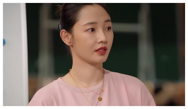 脸没恢复就别接戏了，“馒头脸蛋”演啥都拉胯，这些女星不羞吗