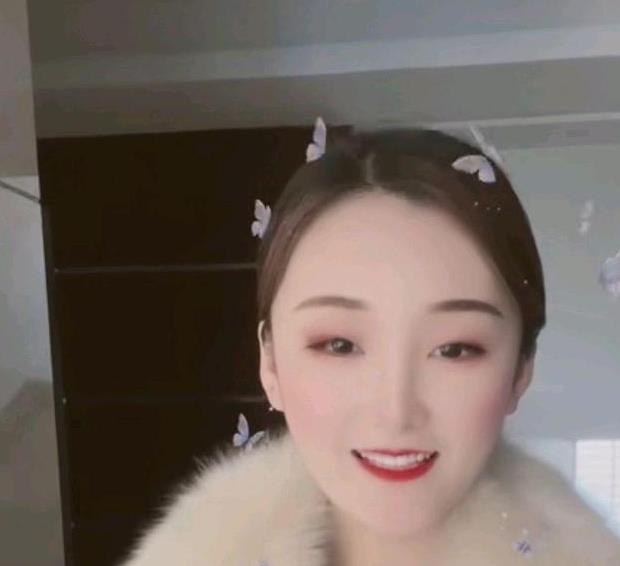 陈亚男|陈亚男顺利复播卖货，真会说话，一个好的人品才能卖出好的东西