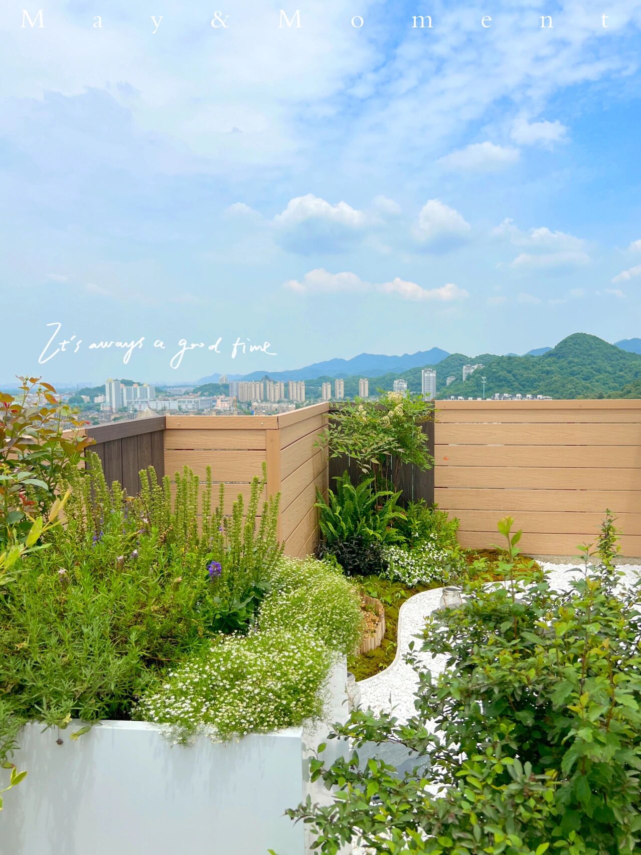 买了个带30㎡露台的顶楼,2.2万DIY改造成花园,推开门就像在度假