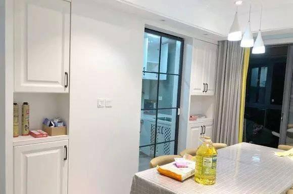 堂姐在城里打拼几年,愣是挣出套98㎡两居,装修也时尚,真有出息