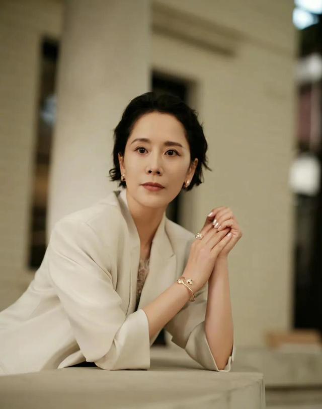 温峥嵘|演员温峥嵘：嫁初恋生一子，44岁风采依旧