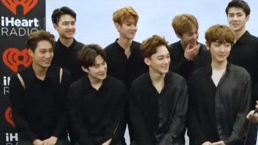 刘德华|刘德华率先承认自己是中国人，为EXO颁奖遭无视，全网为他讨公道！