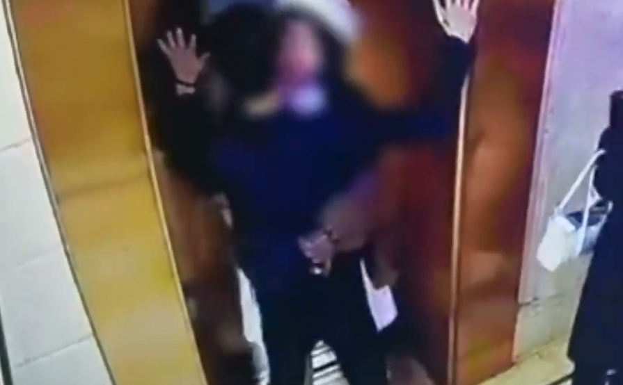 “他不强行搂抱我也不会推他，死了凭什么要我赔87万！”