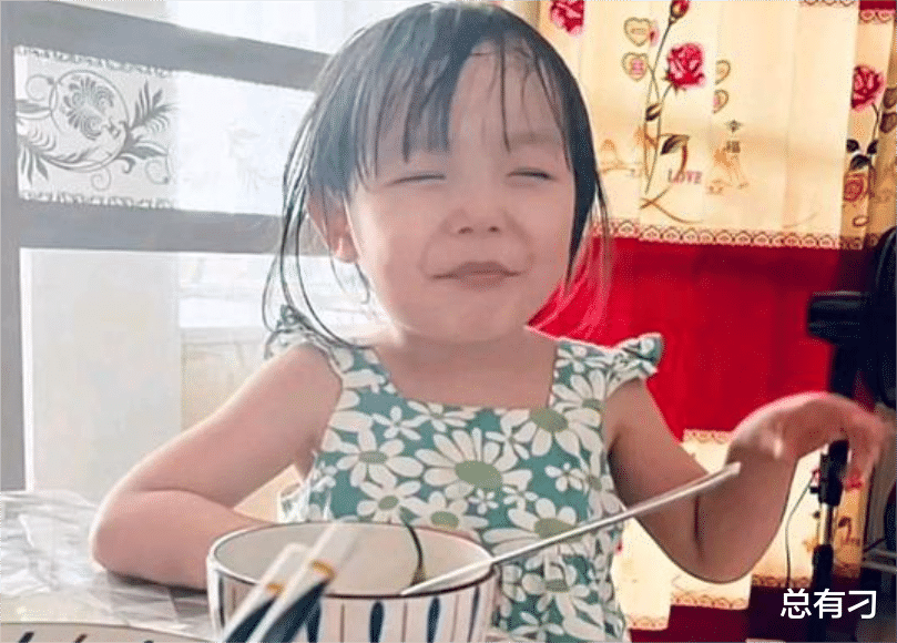 4年前不幸丧夫,抱着幼女被婆家赶出门的18岁妈妈,现在怎样了
