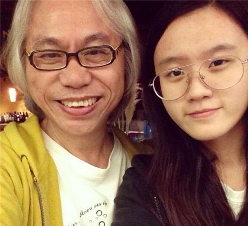 赵赫|两人因“爷孙恋”走红，如今8年过去了，少女已失去纯真的笑容