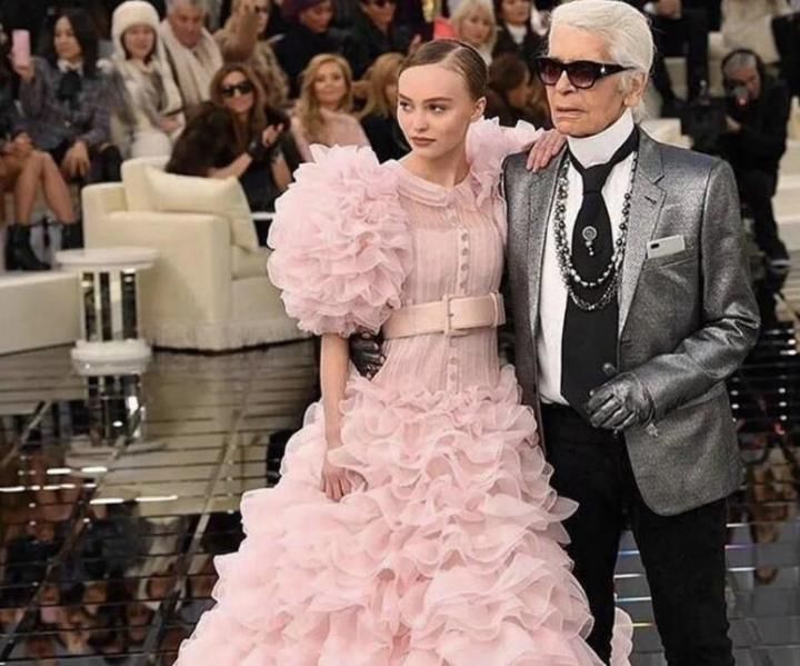 超模|德普女儿被全球数十位超模怒喷！靠爹妈特权的星二代却不自知