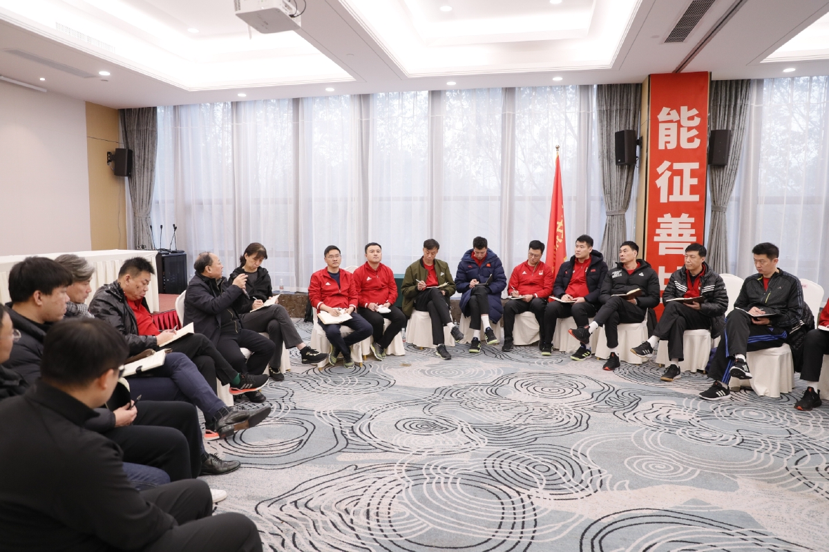 龚翔宇|女排教练组“缩水”，赖亚文退出，团队实现纯“国产”