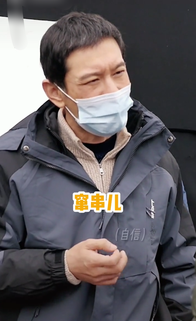 黄晓明|黄晓明被曝跟叶珂恋情后首现身，素面朝天满脸皱纹，头发白了不少