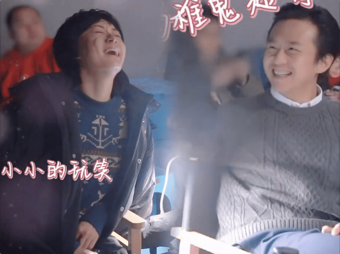 邓超|邓超《中国乒乓》首映,儿女均有参演,兄妹俩摘口罩上台颜值超高