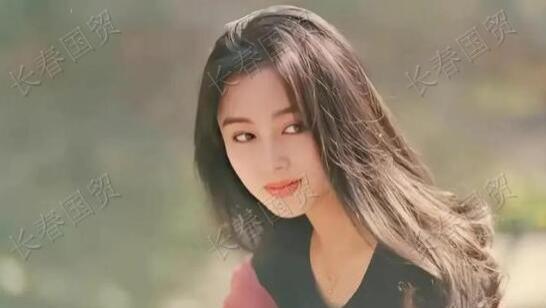 |她被称为“最美貂蝉”，30年前青涩旧照曝光，清纯甜美妩媚动人