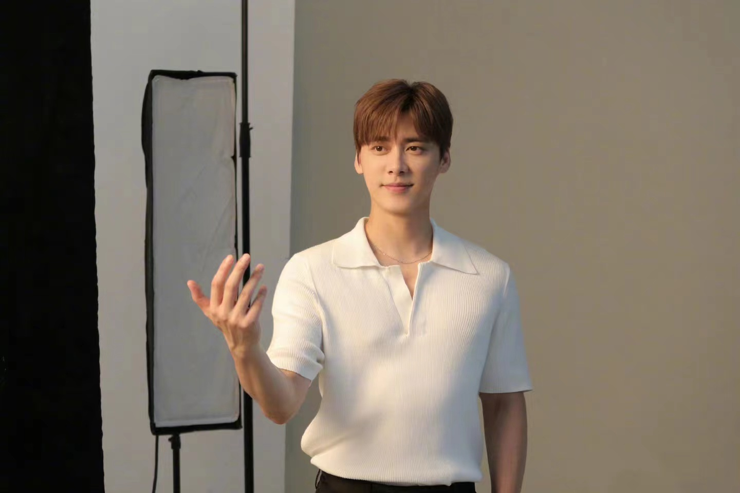 李易峰|?知名博主曝某篮球运动员嫖娼,曾与李易峰一同上综艺,易建联躺枪