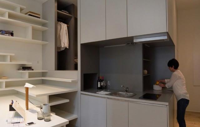 楼梯连角落都不能浪费,为啥没想到装书架墙做延伸?能白捡个书房